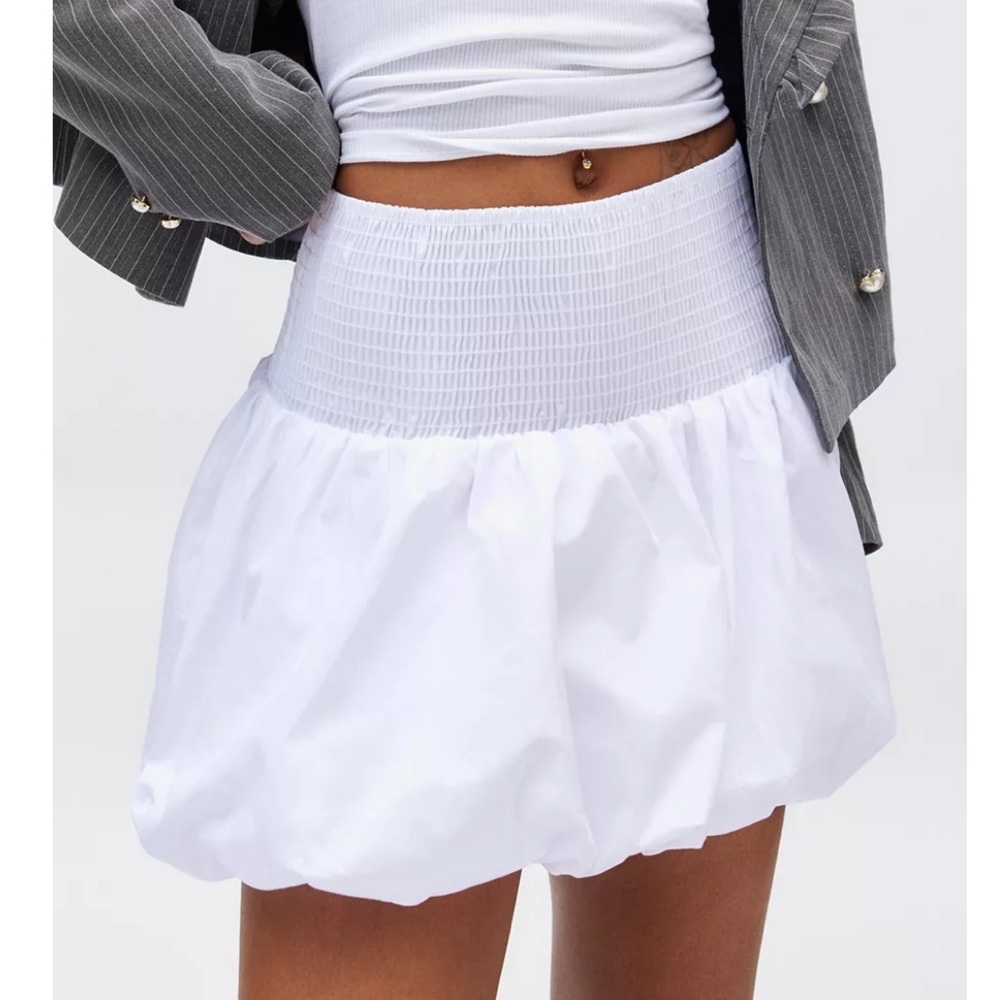 Kimchi Blue/UO Bubble Hem Mini Skirt. Size M. NWT.